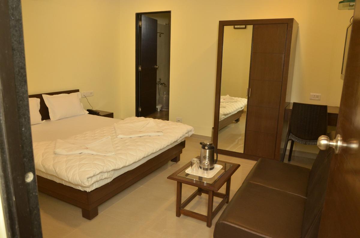 Hotel Ambience Sarkhej Extérieur photo