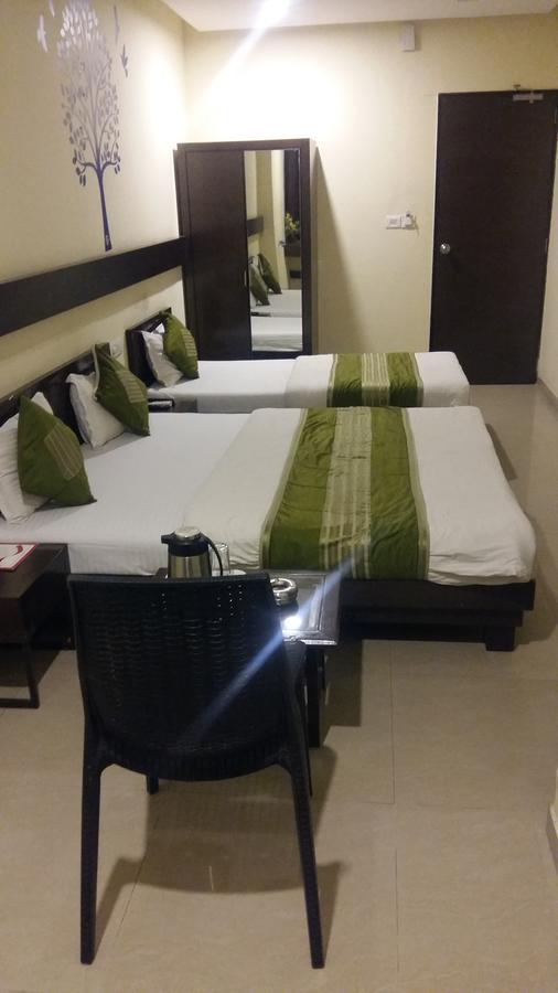 Hotel Ambience Sarkhej Extérieur photo