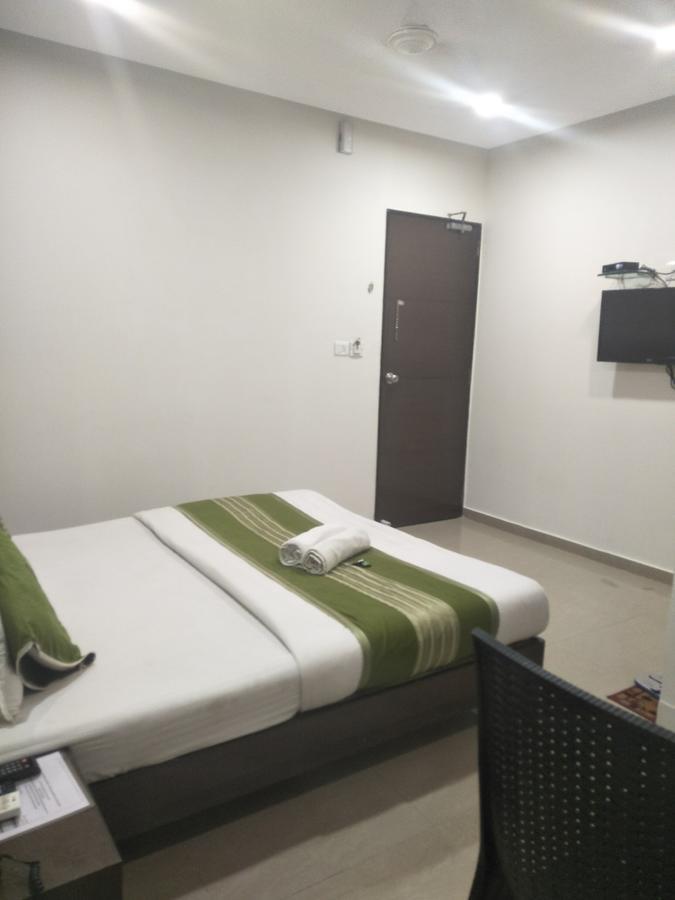 Hotel Ambience Sarkhej Extérieur photo