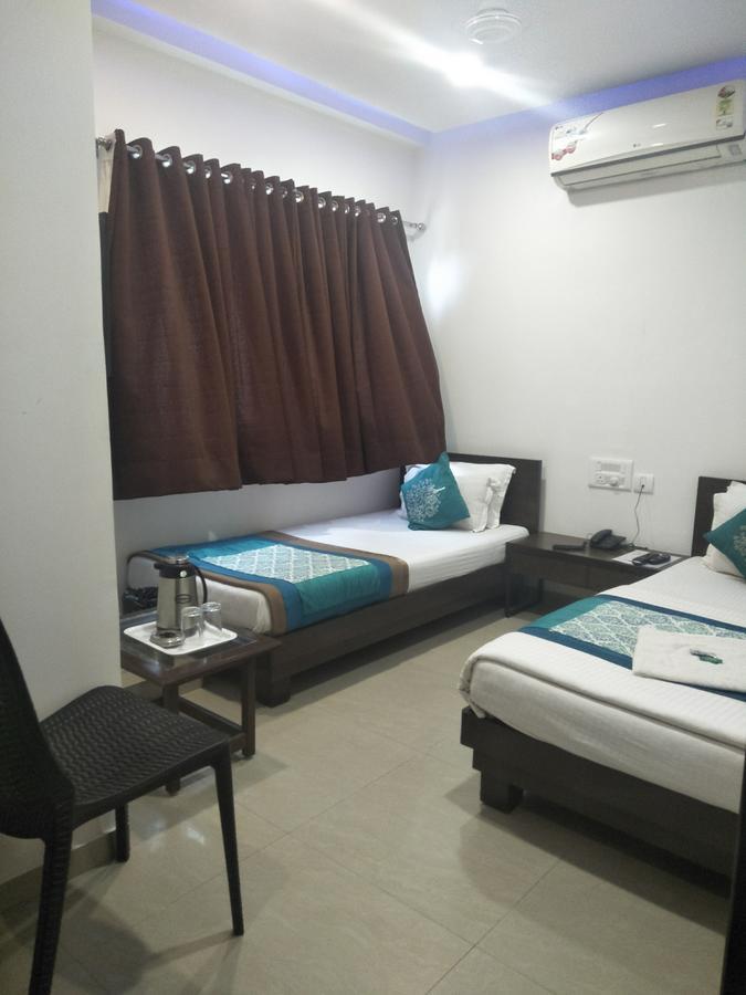 Hotel Ambience Sarkhej Extérieur photo